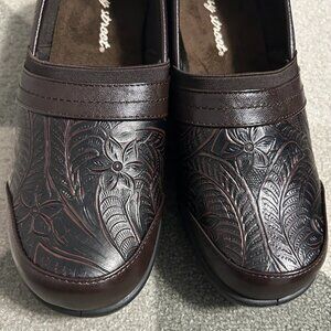 Easy Street Origin Brown Tool Floral Comfort Clogs Women's Size 8 WIDE